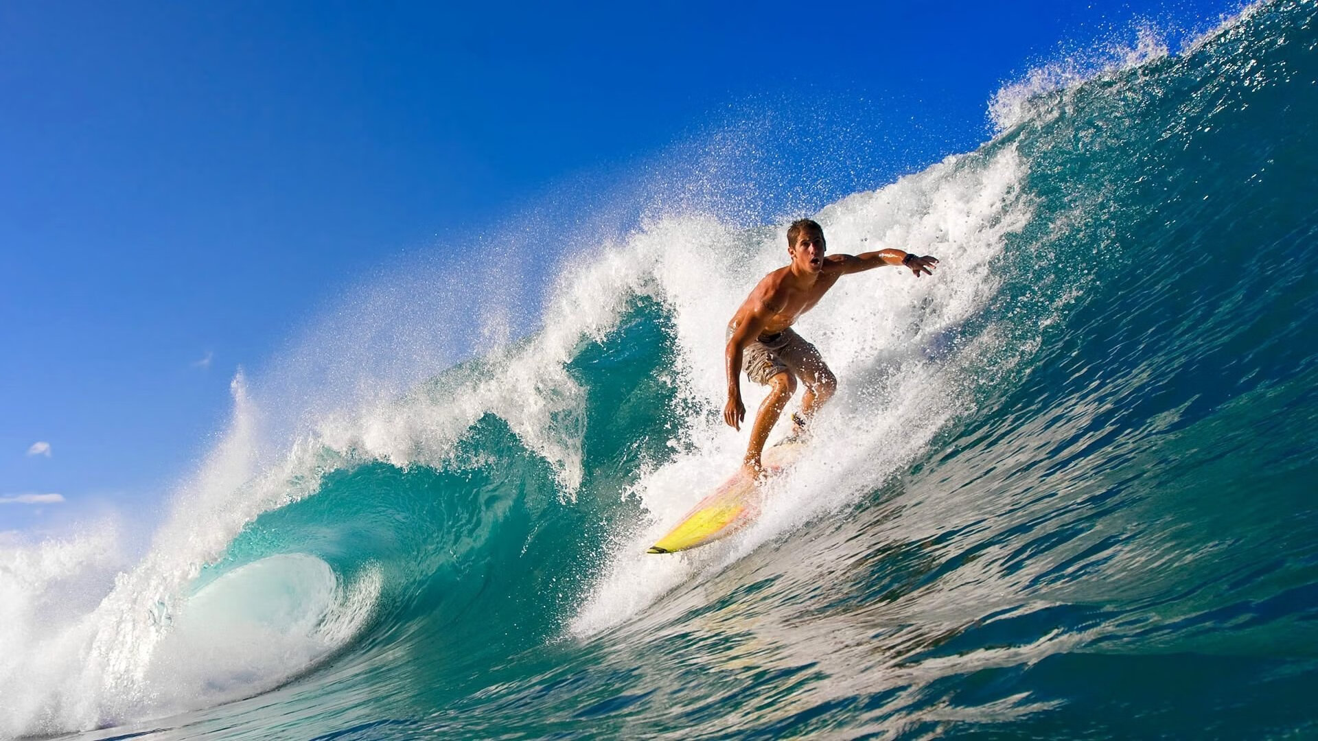 “足球公益跑活动在各大城市同步举行，凝聚人心”，足球公益活动标语